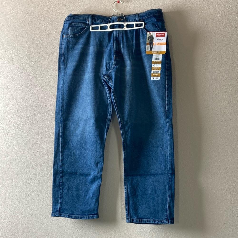 NWT Men’s Wrangler Relaxed Fit Flex for Comfort Mid Indigo 40 x 29 Jeans